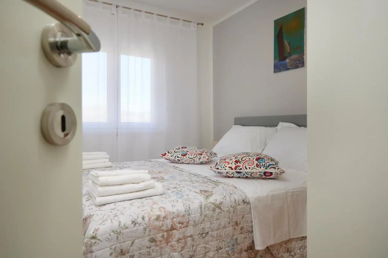 Apartments Marija Trogir 0*,